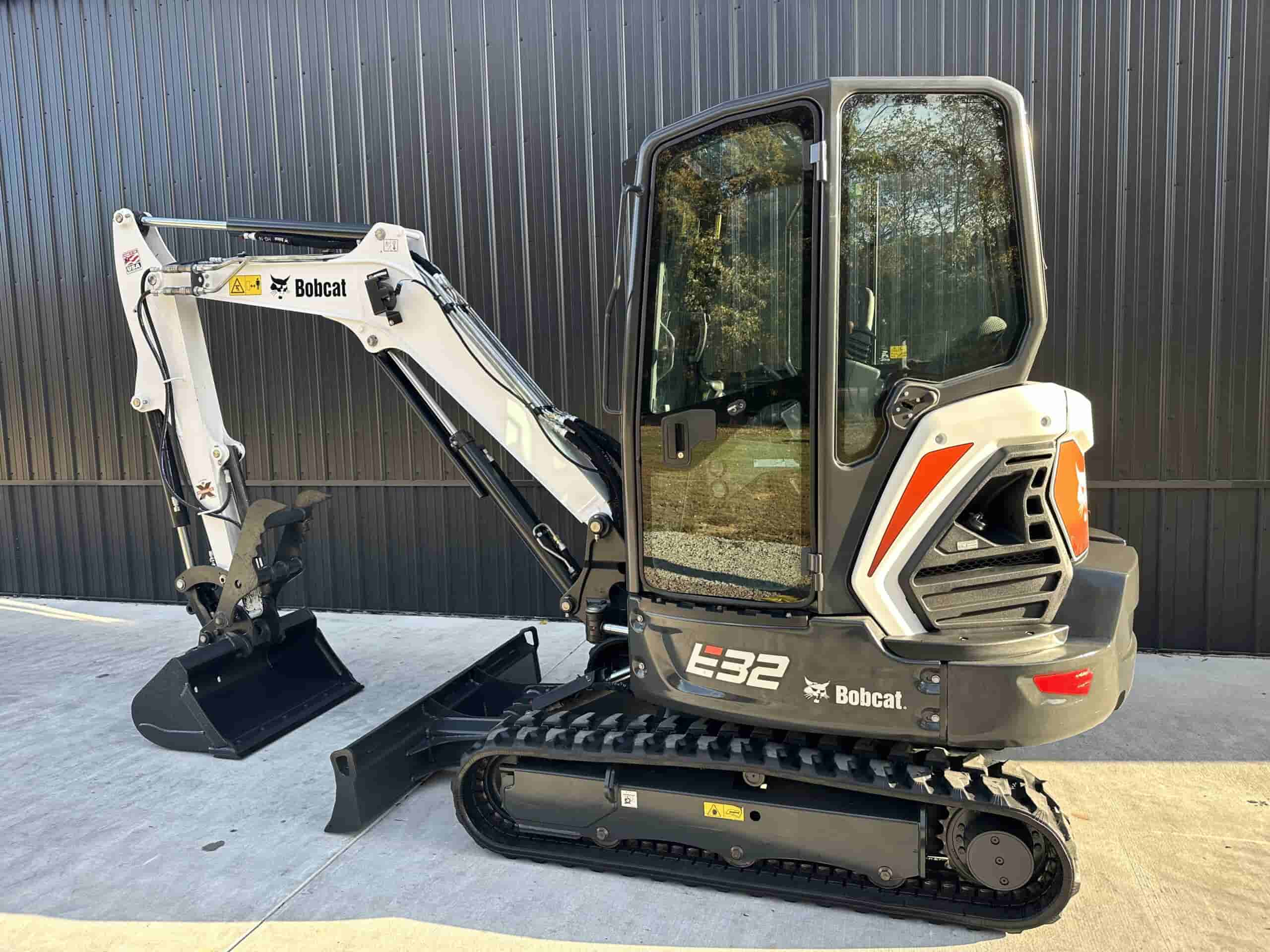 2020 BOBCAT E32i
